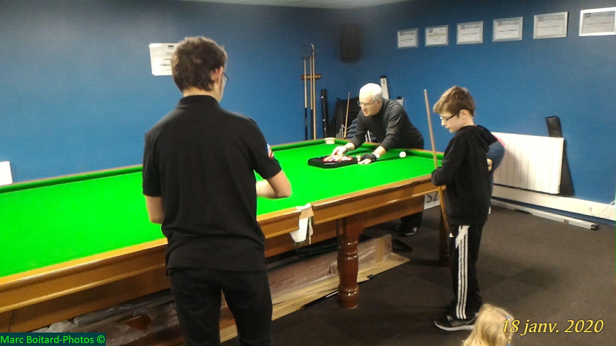 Les anciens briefent les plus jeunes à moins que cela ne soit l'inverse :)